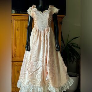 Elegant Pink Lace Maxi Dress